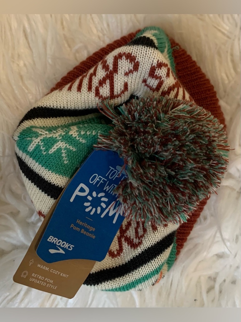 Brooks Running Run Merry Pom Beanie Red Green One Size - Picture 4 of 8